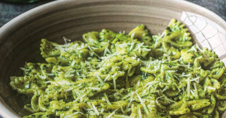 Farfalle s bazalkovým pestem