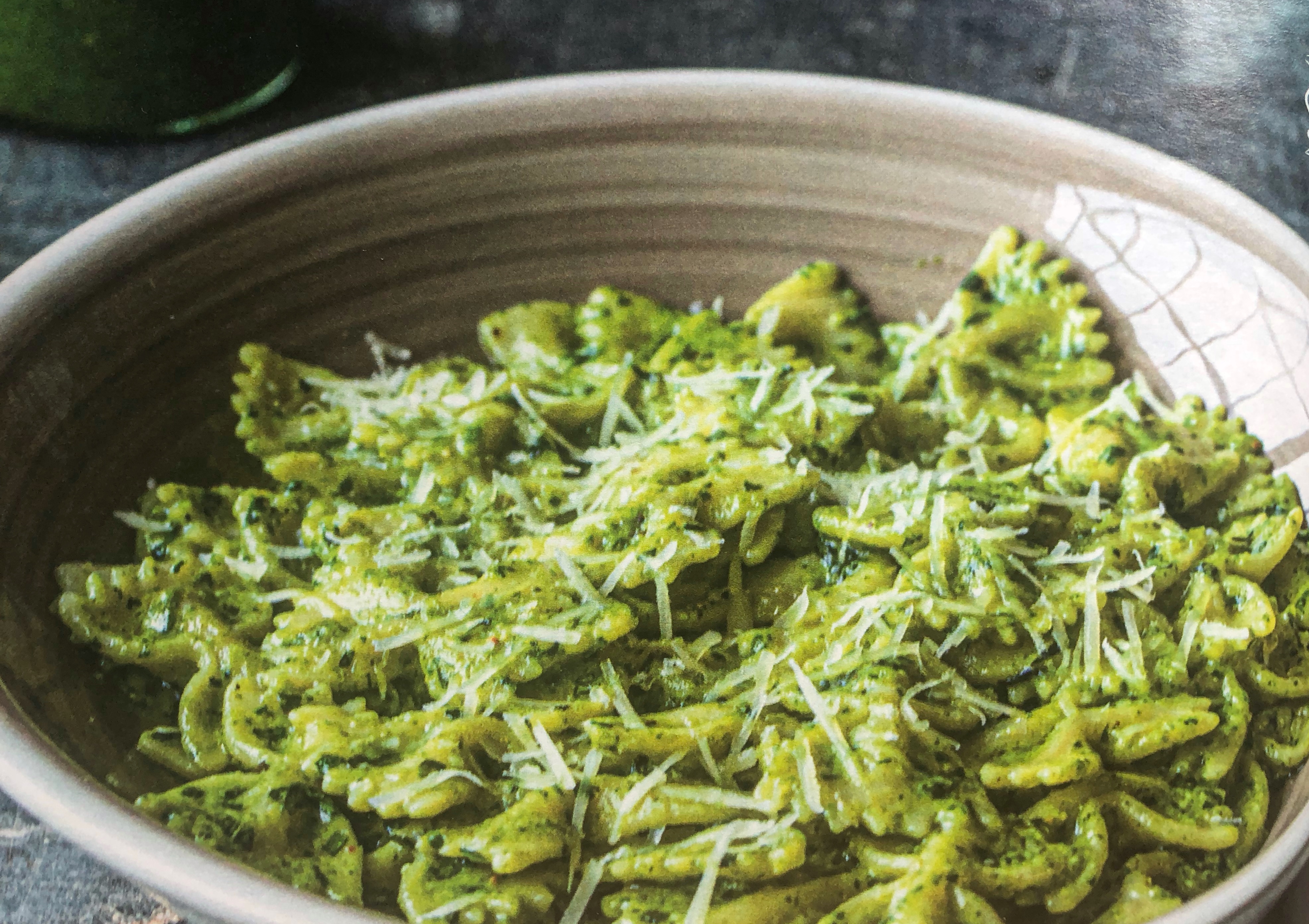 Farfalle s bazalkovým pestem