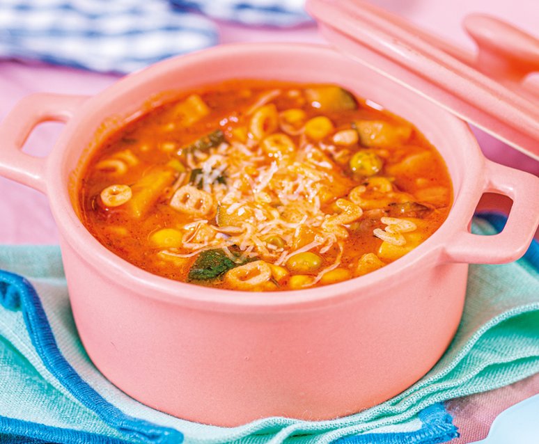 Rajčatová s písmenky