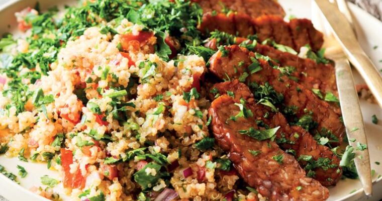 SALÁT Z QUINOY S OPEČENÝM TEMPEHEM